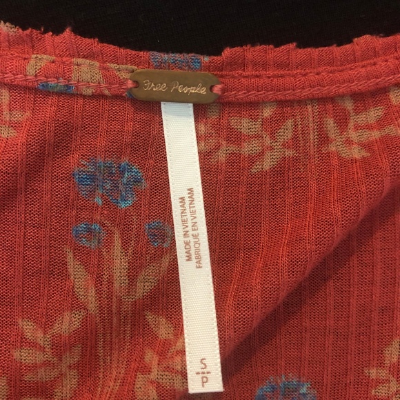 Free People Long Slv Pleated Floral Hi-Low Red Top - Picture 5 of 5